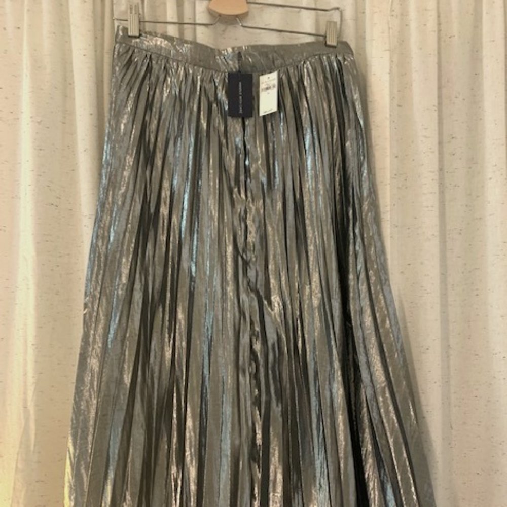 NWT Size 6 Gap Silver Metallic Pleated Skirt